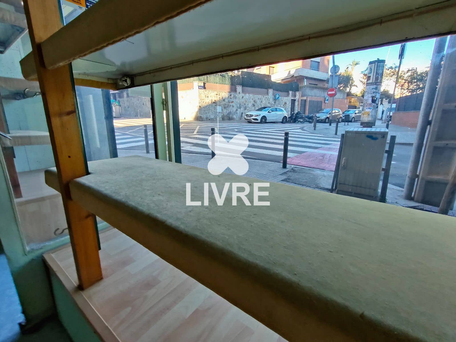 Commercial for sale in Esplugues de Llobregat - € 75,000 (Ref: 10042188)
