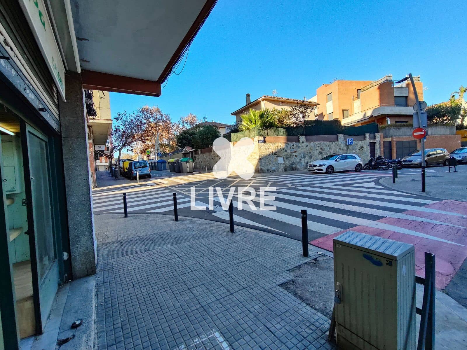 Commercial for sale in Esplugues de Llobregat - € 75,000 (Ref: 10042188)
