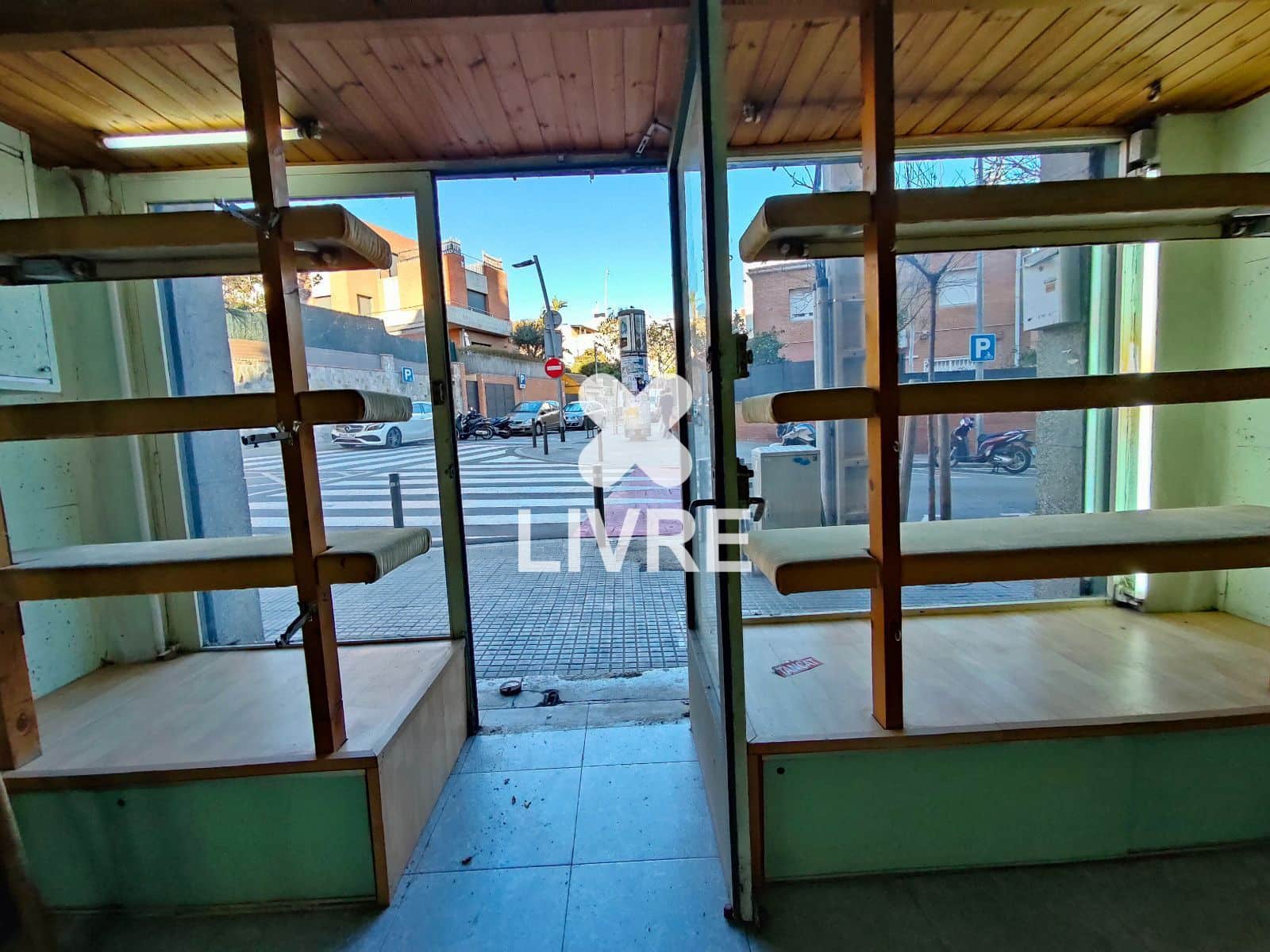 Commercial for sale in Esplugues de Llobregat - € 75,000 (Ref: 10042188)