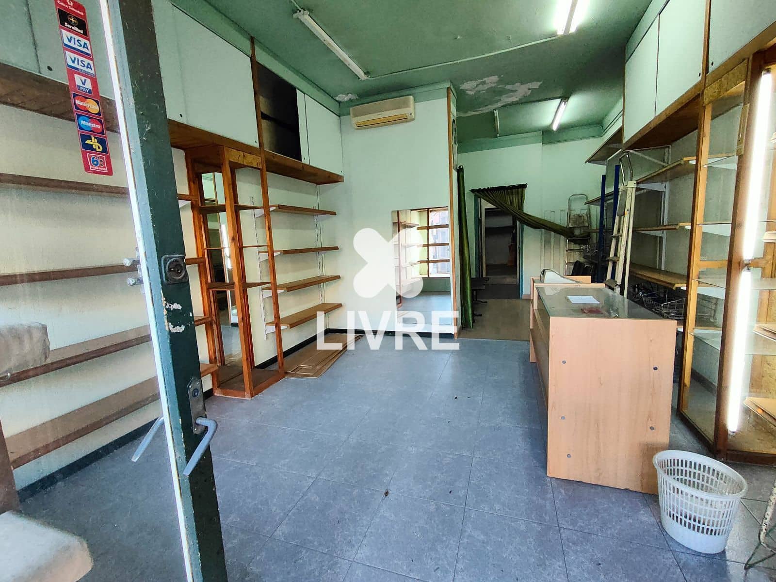 Commercial for sale in Esplugues de Llobregat - € 75,000 (Ref: 10042188)