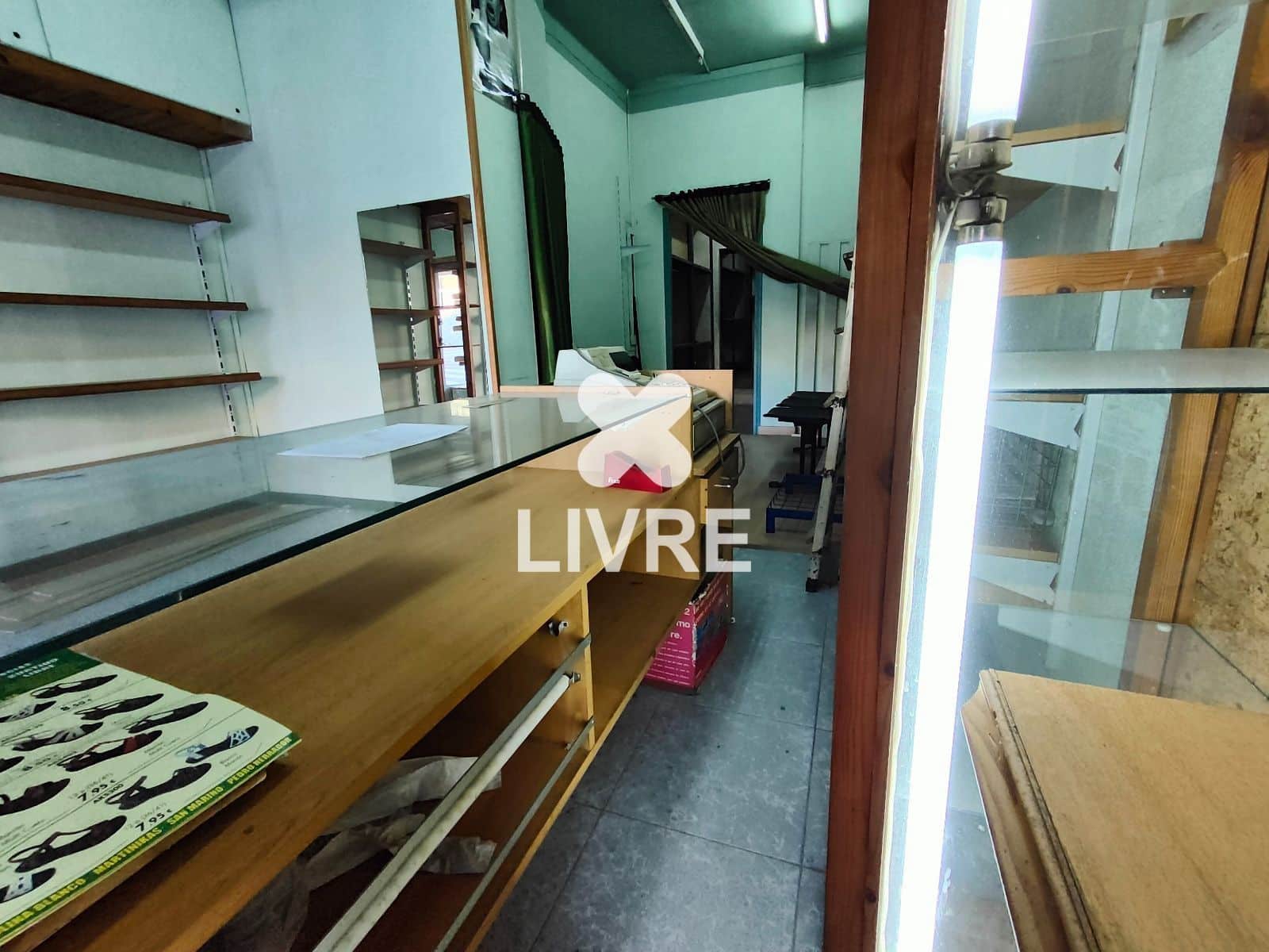 Commercial for sale in Esplugues de Llobregat - € 75,000 (Ref: 10042188)