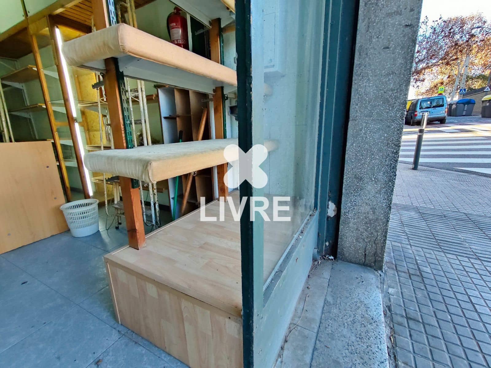 Commercial for sale in Esplugues de Llobregat - € 75,000 (Ref: 10042188)