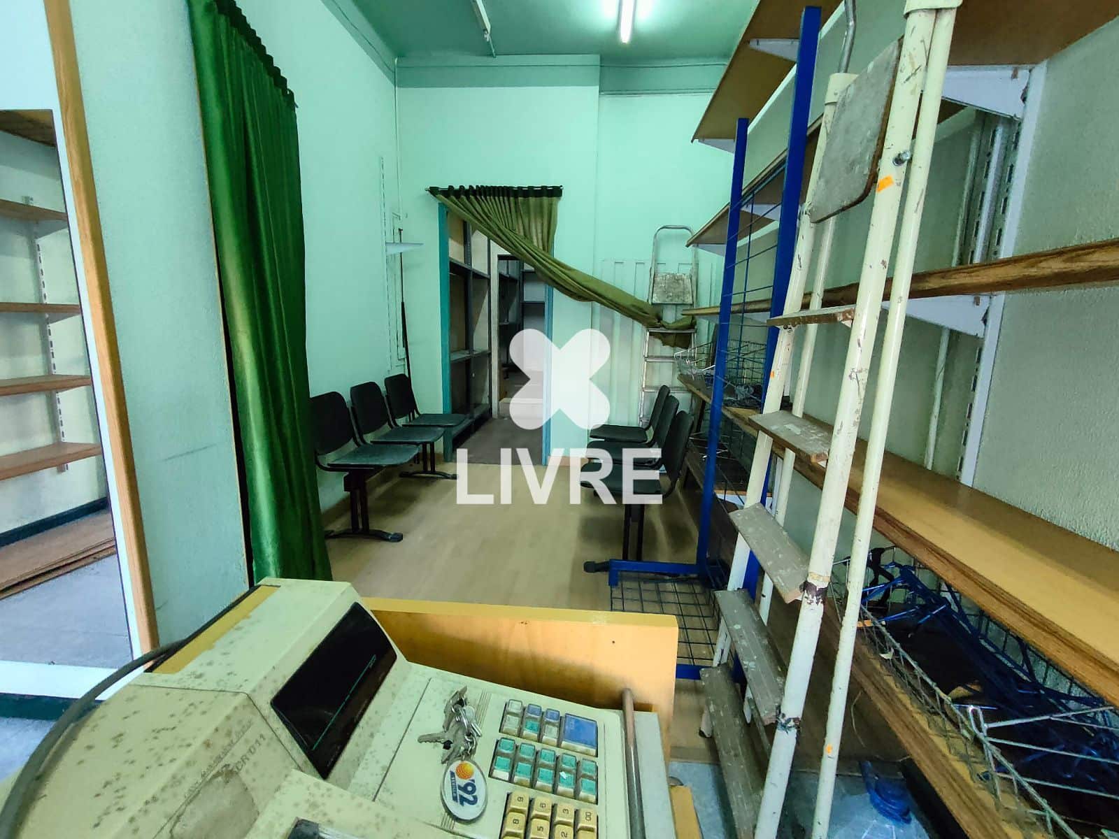 Commercial for sale in Esplugues de Llobregat - € 75,000 (Ref: 10042188)