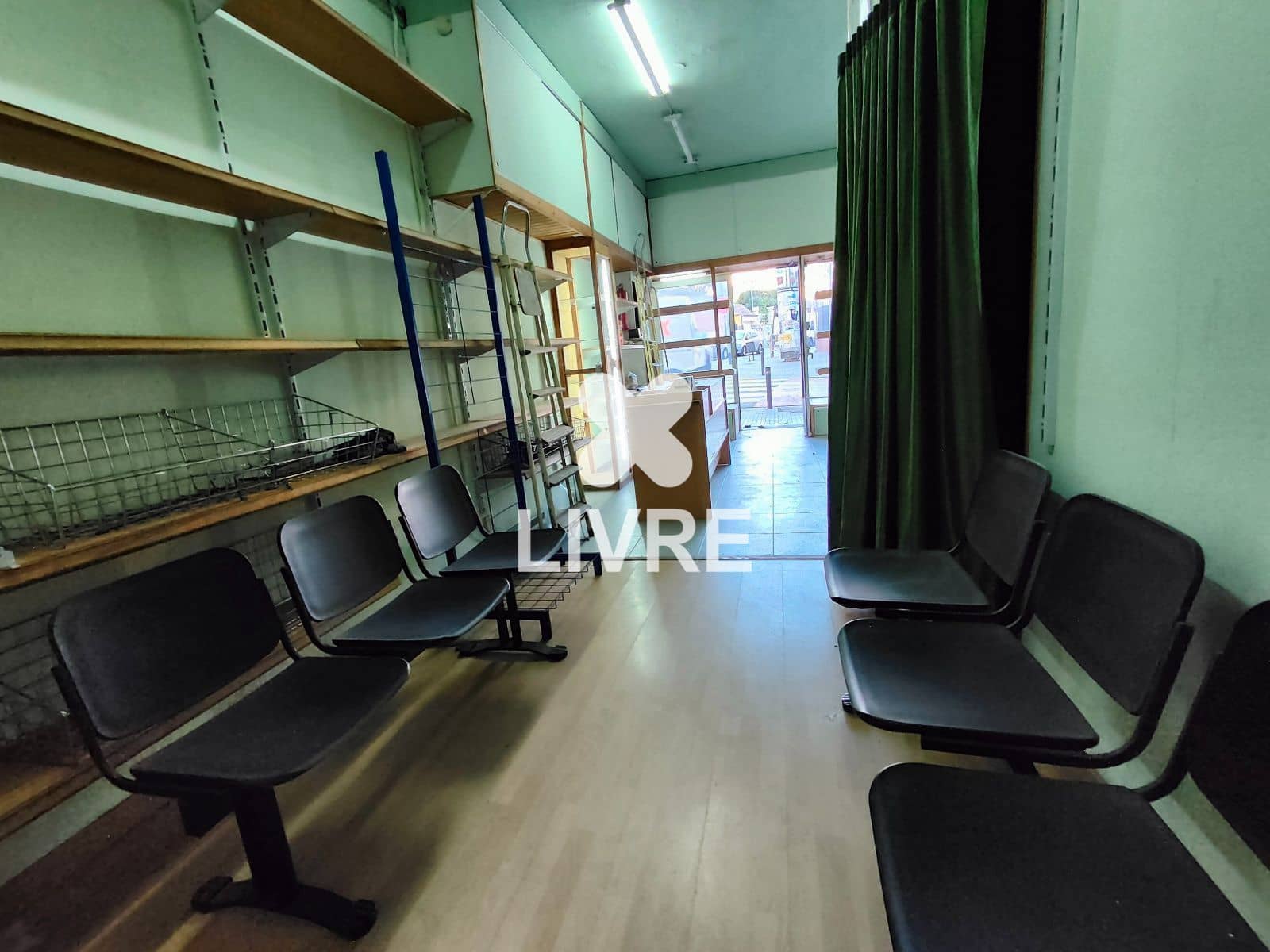 Commercial for sale in Esplugues de Llobregat - € 75,000 (Ref: 10042188)