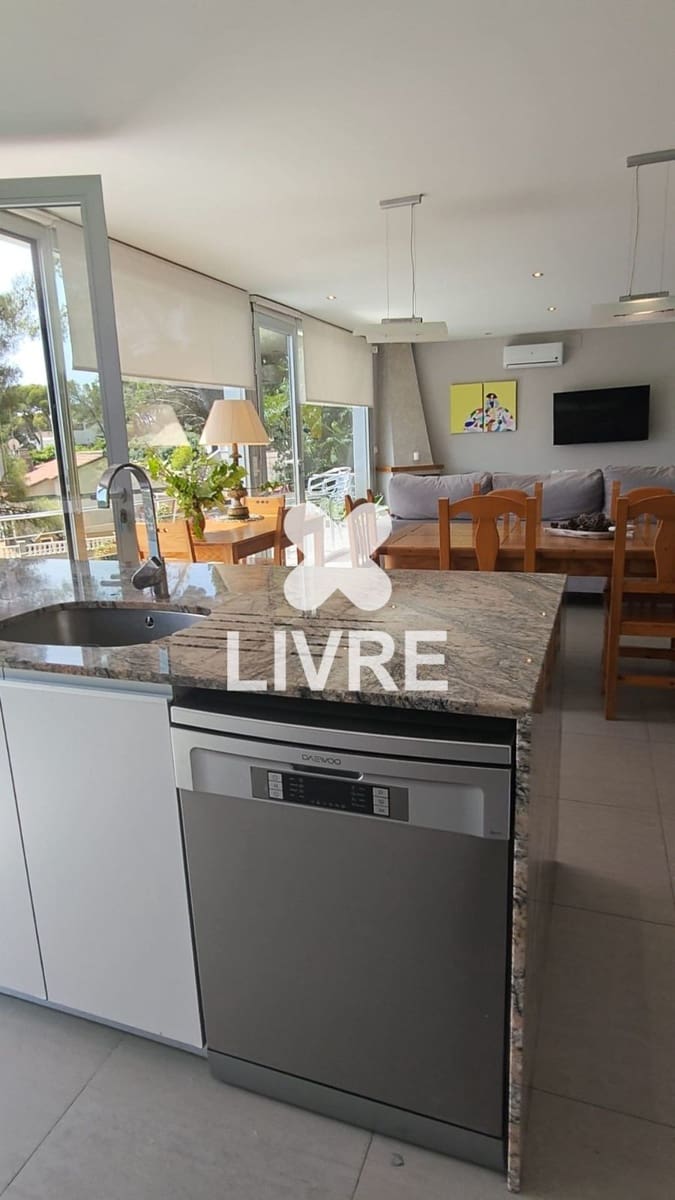 7 bedroom Villa for sale in Cunit with pool - € 795,000 (Ref: 10042192)