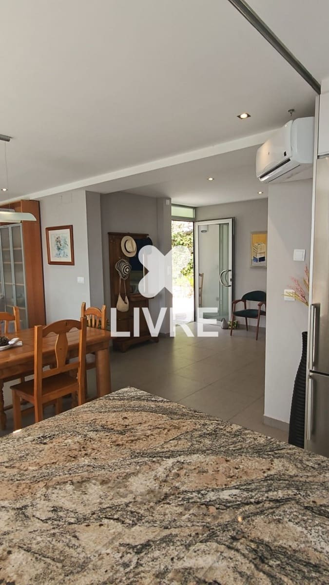 7 bedroom Villa for sale in Cunit with pool - € 795,000 (Ref: 10042192)