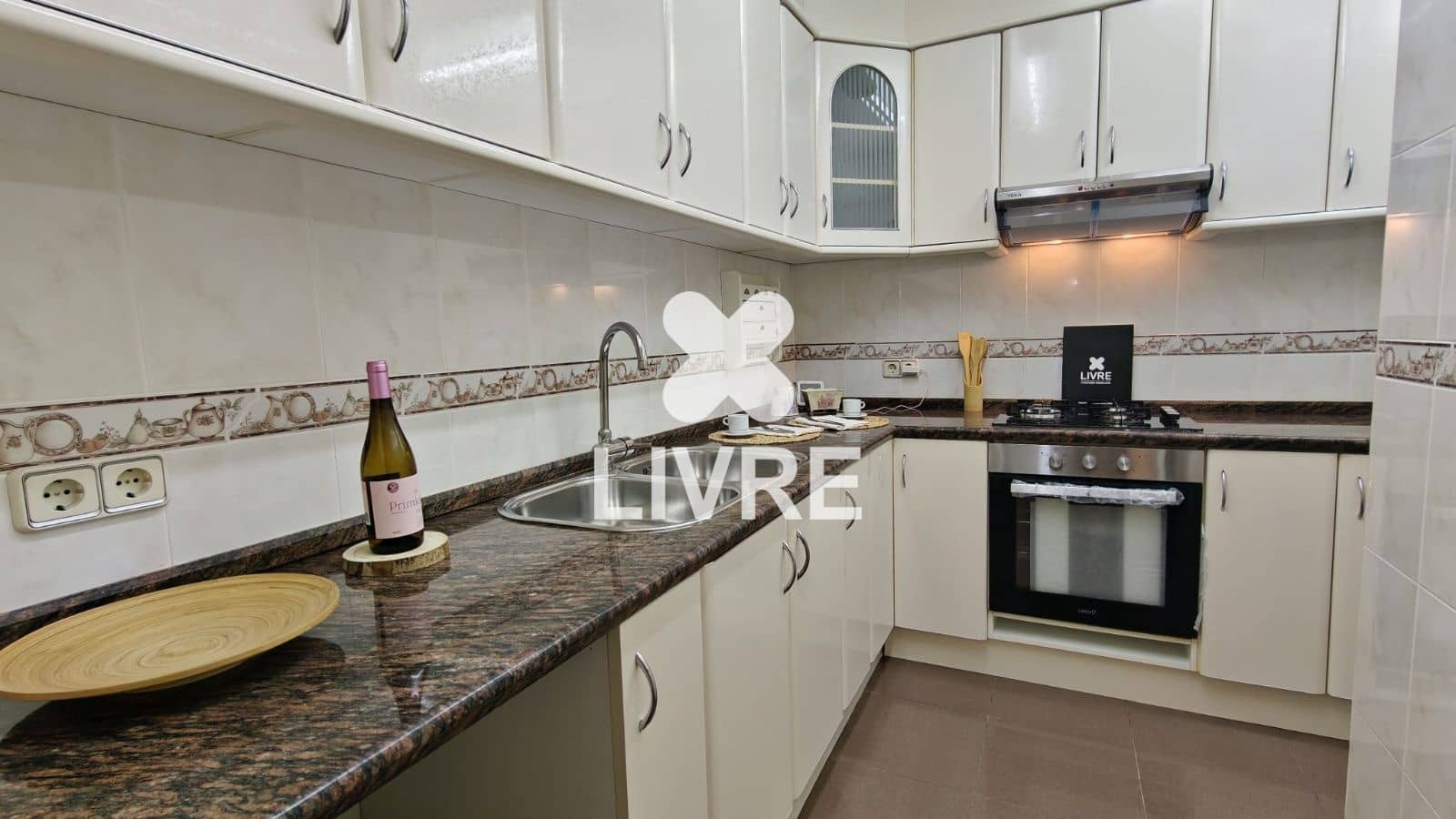 3 bedroom Flat for sale in Sant Boi de Llobregat - € 229,000 (Ref: 10042195)