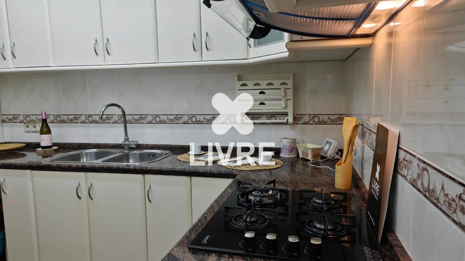 3 bedroom Flat for sale in Sant Boi de Llobregat - € 229,000 (Ref: 10042195)