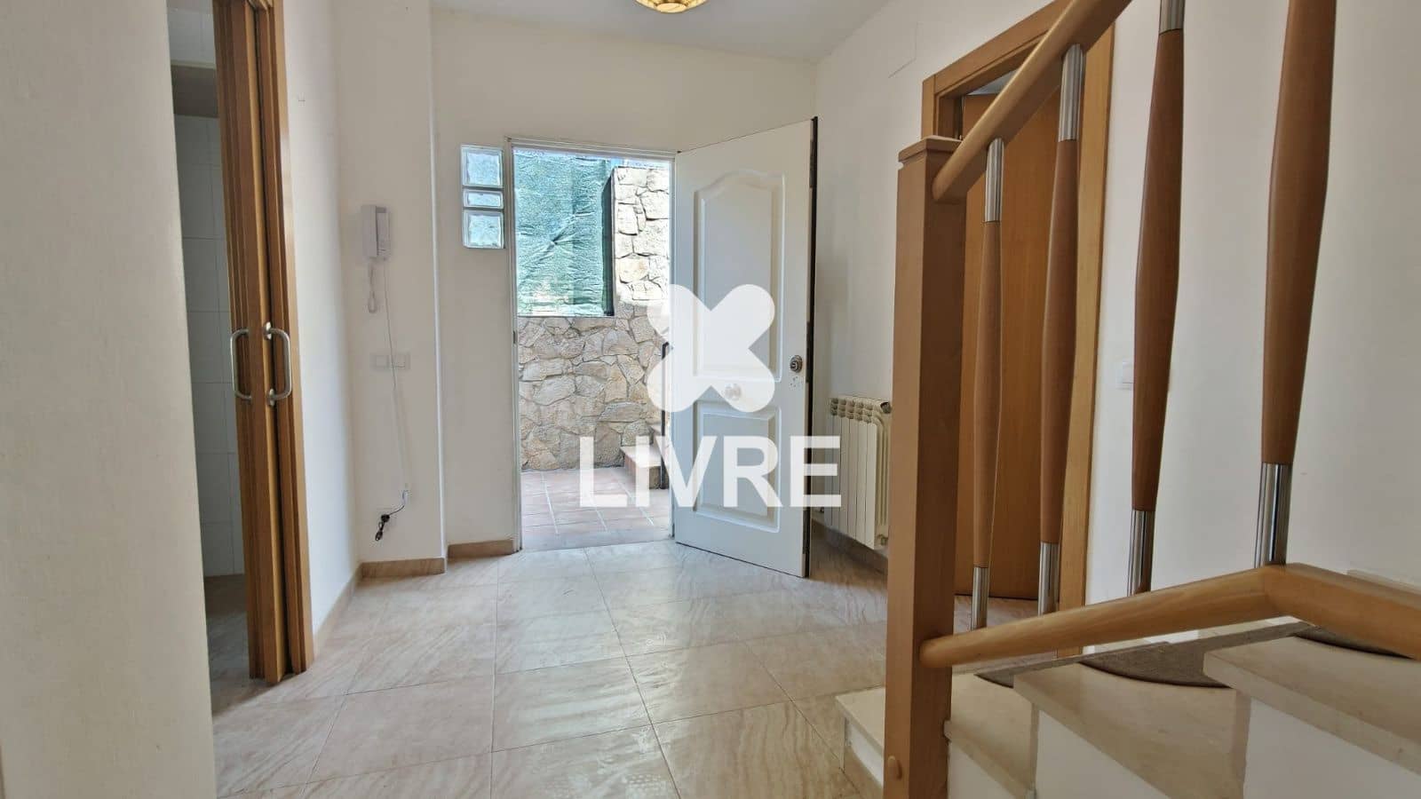 4 slaapkamer Huis te huur in Vallirana met garage - € 1.400 (Ref: 10073010)