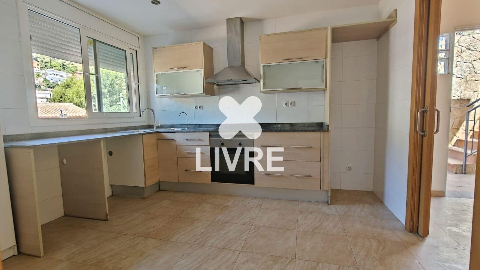 4 slaapkamer Huis te huur in Vallirana met garage - € 1.400 (Ref: 10073010)