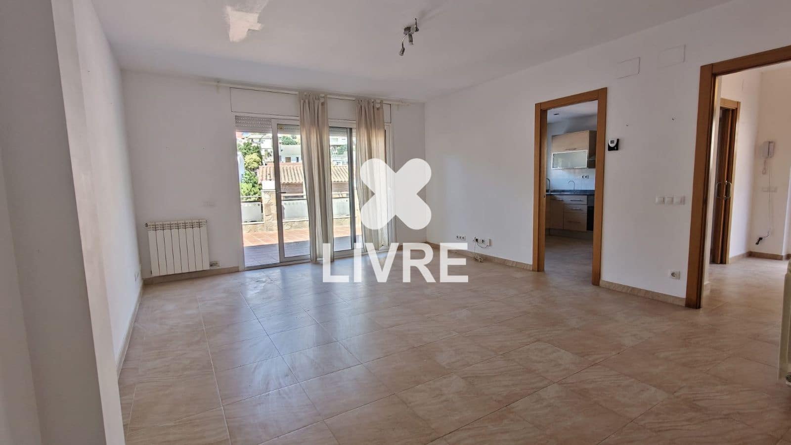 4 slaapkamer Huis te huur in Vallirana met garage - € 1.400 (Ref: 10073010)