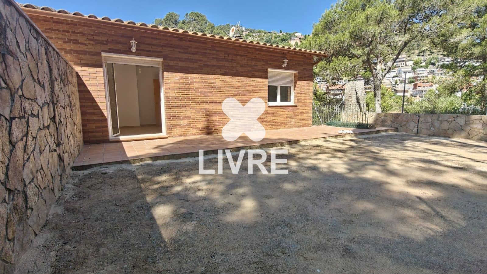 4 slaapkamer Huis te huur in Vallirana met garage - € 1.400 (Ref: 10073010)