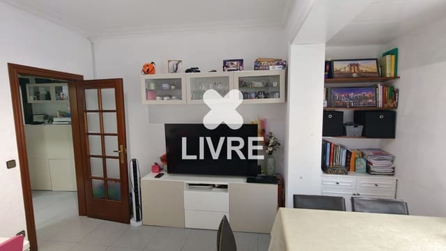 4 chambre Appartement à vendre à Barcelone ville - 275 000 € (Ref: 10134866)
