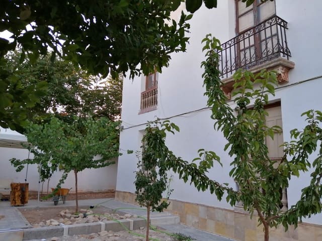 12 bedroom Townhouse for sale in Pedro Martínez with garage - € 231,000 (Ref: 10036206)