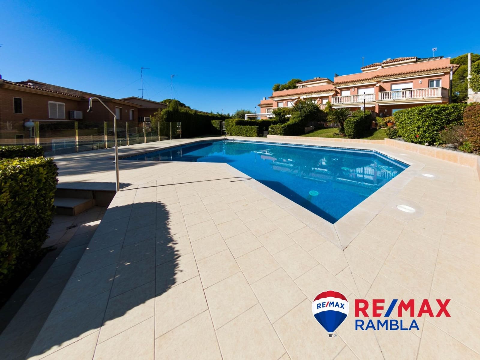 3 soveværelse Rækkehus til salg i Salou med swimmingpool garage - € 475.000 (Ref: 10091306)