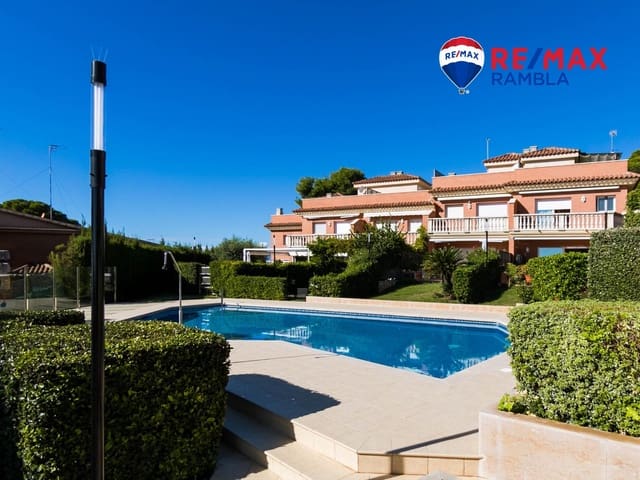 3 soveværelse Rækkehus til salg i Salou med swimmingpool garage - € 475.000 (Ref: 10091306)