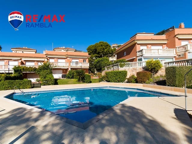 3 soveværelse Rækkehus til salg i Salou med swimmingpool garage - € 475.000 (Ref: 10091306)