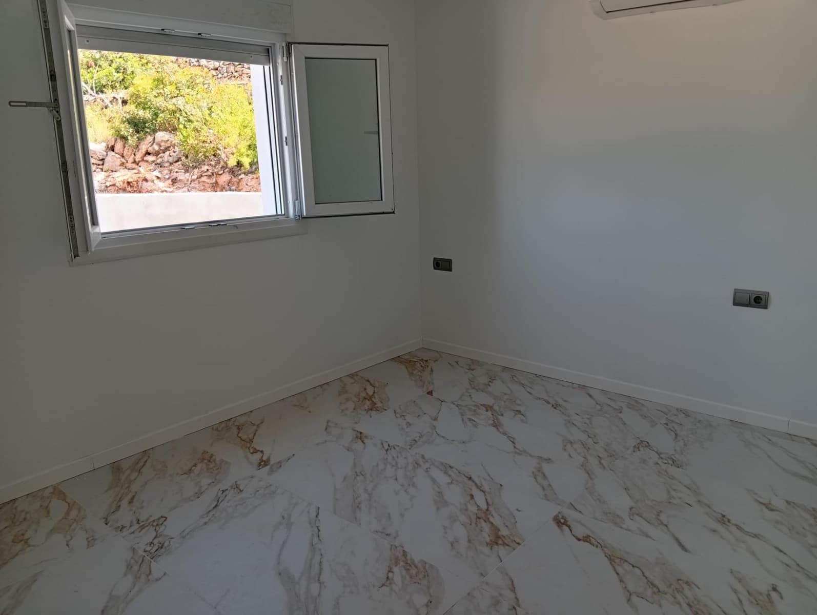 3 chambre Finca/Maison de Campagne à vendre à Tortosa avec piscine garage - 219 000 € (Ref: 10091316)