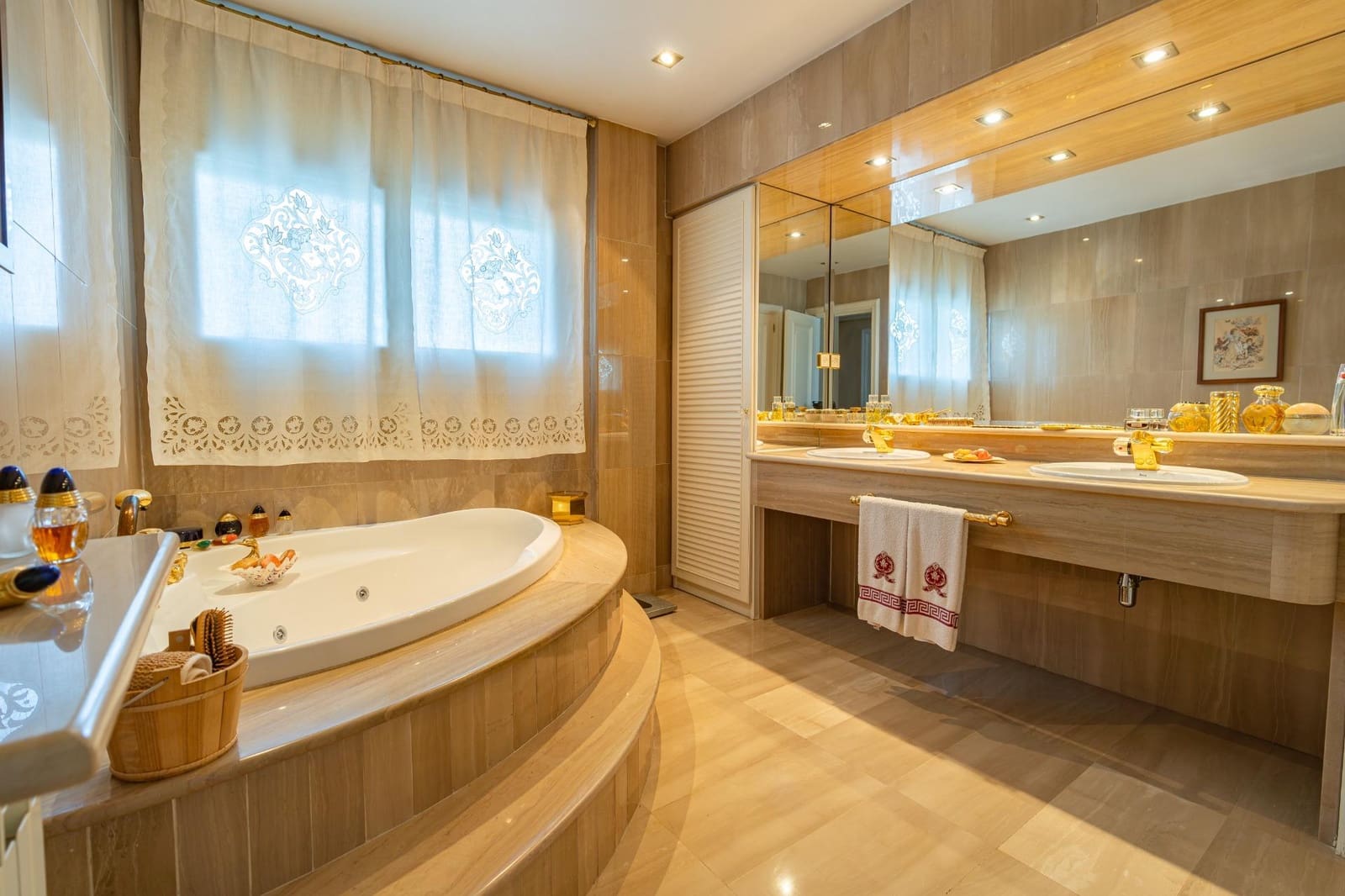 6 soveværelse Villa til salg i Barcelona by med swimmingpool garage - € 4.100.000 (Ref: 10091322)
