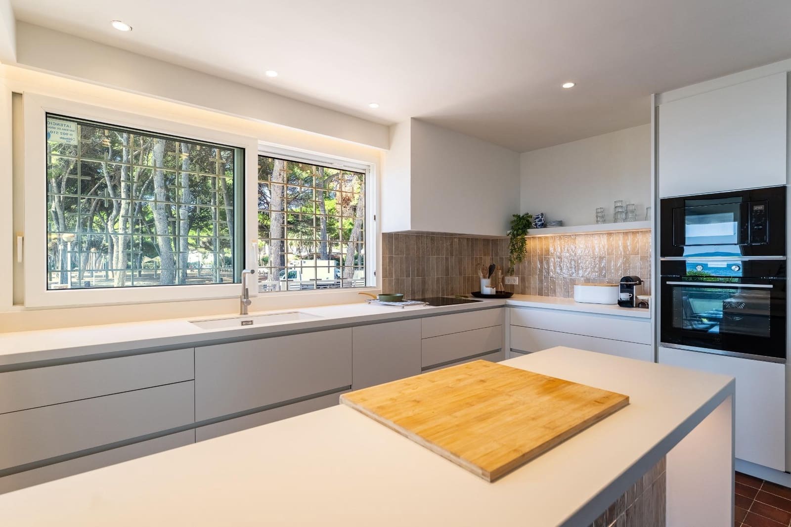 5 soveværelse Villa til leje i Tarragona by - € 3.500 (Ref: 10091327)