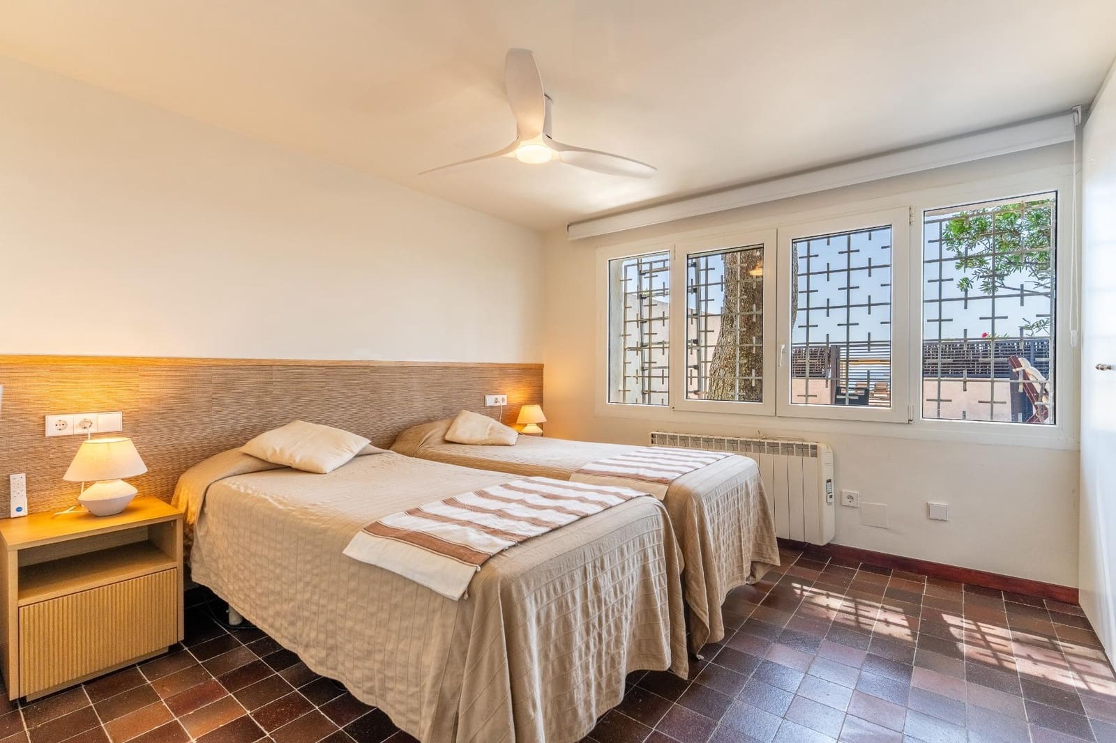 5 soveværelse Villa til leje i Tarragona by - € 3.500 (Ref: 10091327)