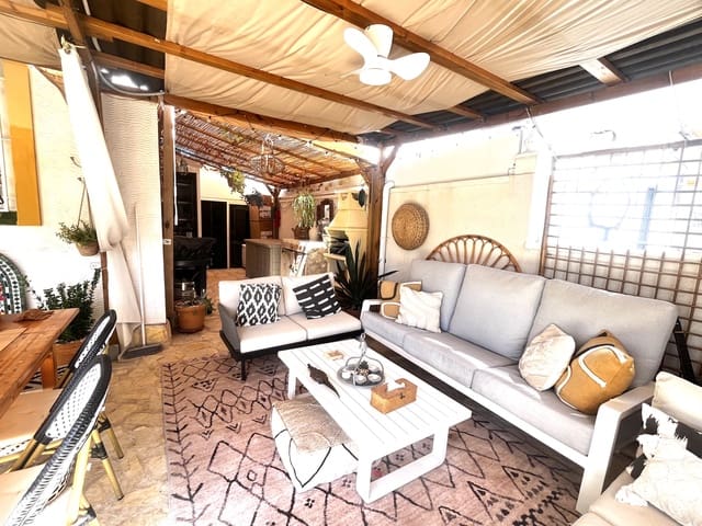 3 slaapkamer Halfvrijstaande villa te koop in La Marina, Elche / Elx met zwembad - € 259.000 (Ref: 10048034)