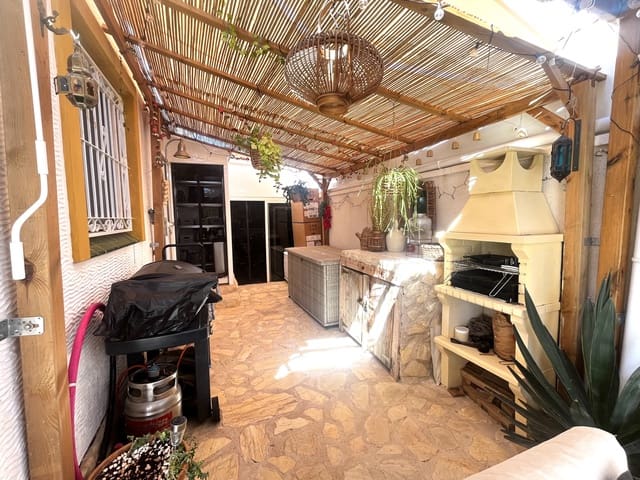 3 slaapkamer Halfvrijstaande villa te koop in La Marina, Elche / Elx met zwembad - € 259.000 (Ref: 10048034)