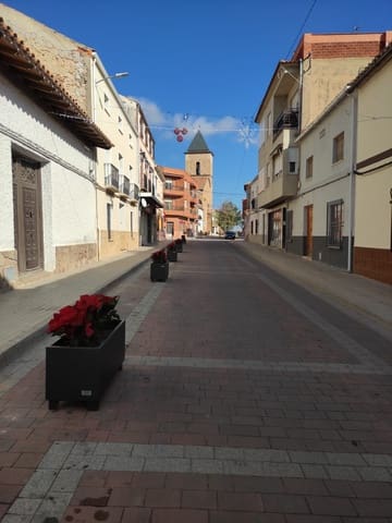 8 bedroom Finca/Country House for sale in Alpera with garage - € 395,000 (Ref: 10044388)
