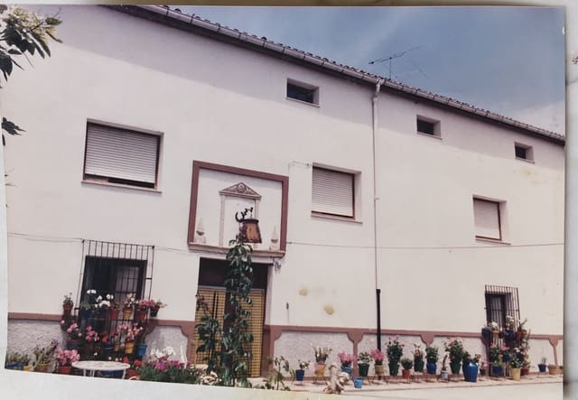 8 bedroom Finca/Country House for sale in Alpera with garage - € 395,000 (Ref: 10044388)