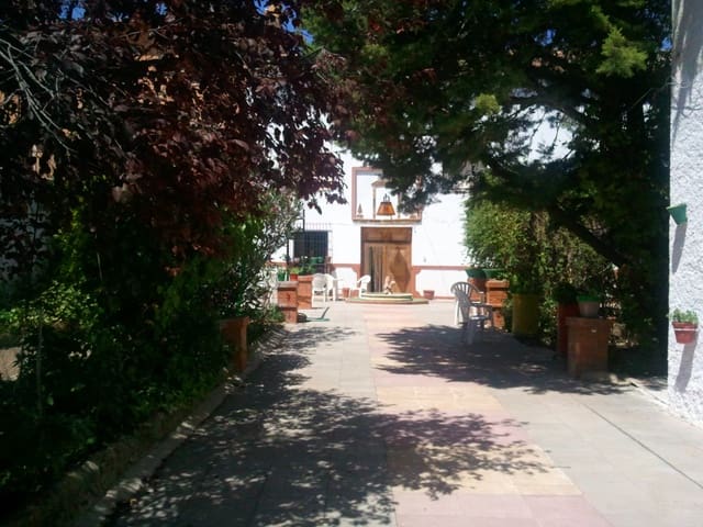 8 bedroom Finca/Country House for sale in Alpera with garage - € 395,000 (Ref: 10044388)