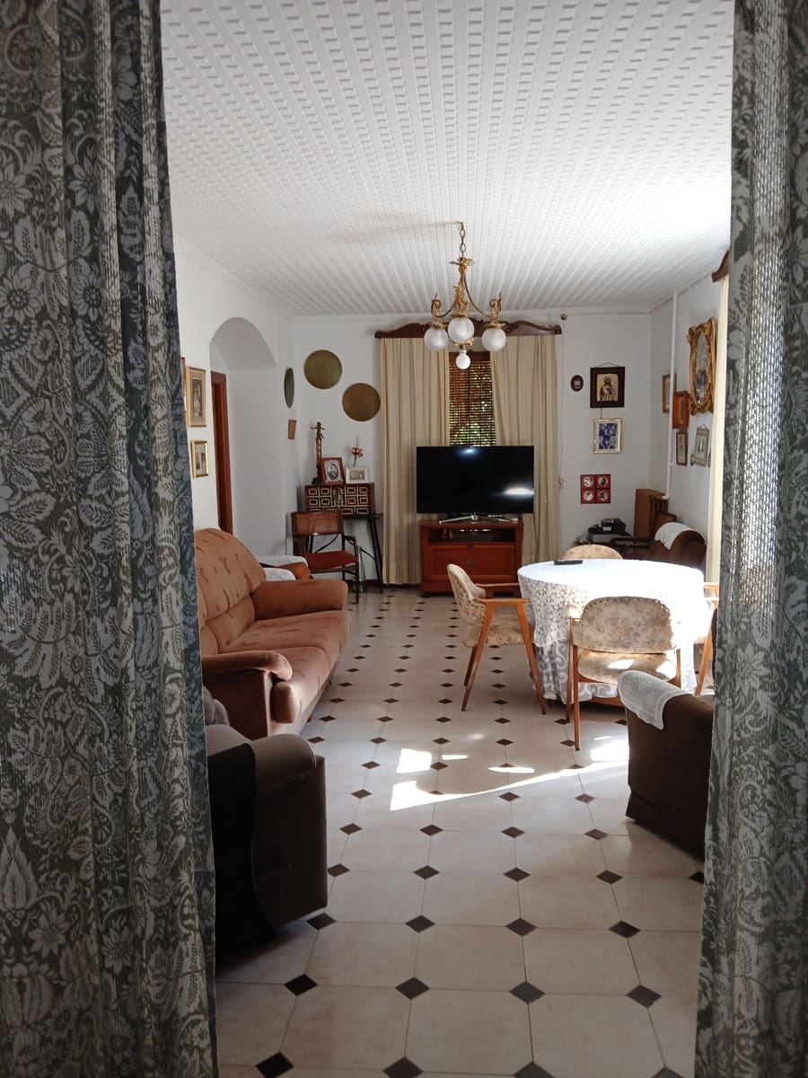 8 bedroom Finca/Country House for sale in Alpera with garage - € 395,000 (Ref: 10044388)