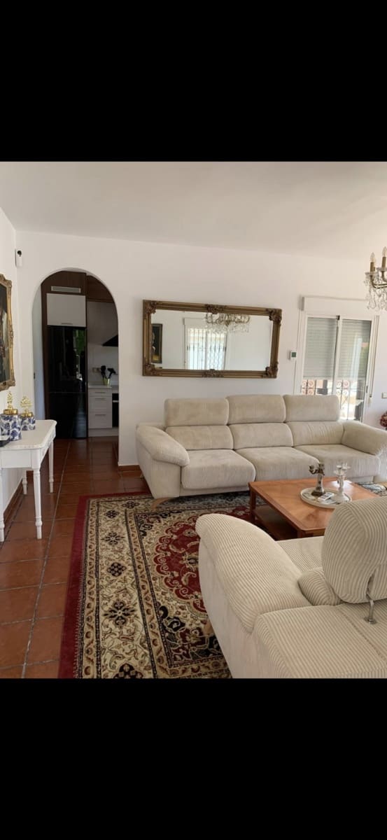 2 bedroom Villa for rent in Alcaucin with pool garage - € 1,300 (Ref: 10045839)