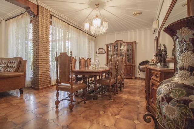 7 sovrum Villa till salu i Carmena med pool garage - 595 000 € (Ref: 10099454)