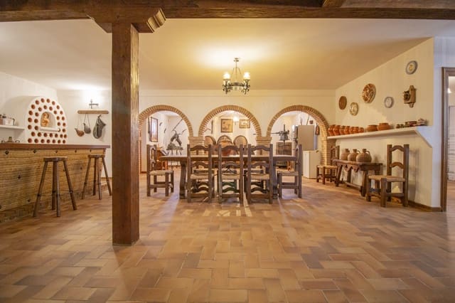 7 sovrum Villa till salu i Carmena med pool garage - 595 000 € (Ref: 10099454)