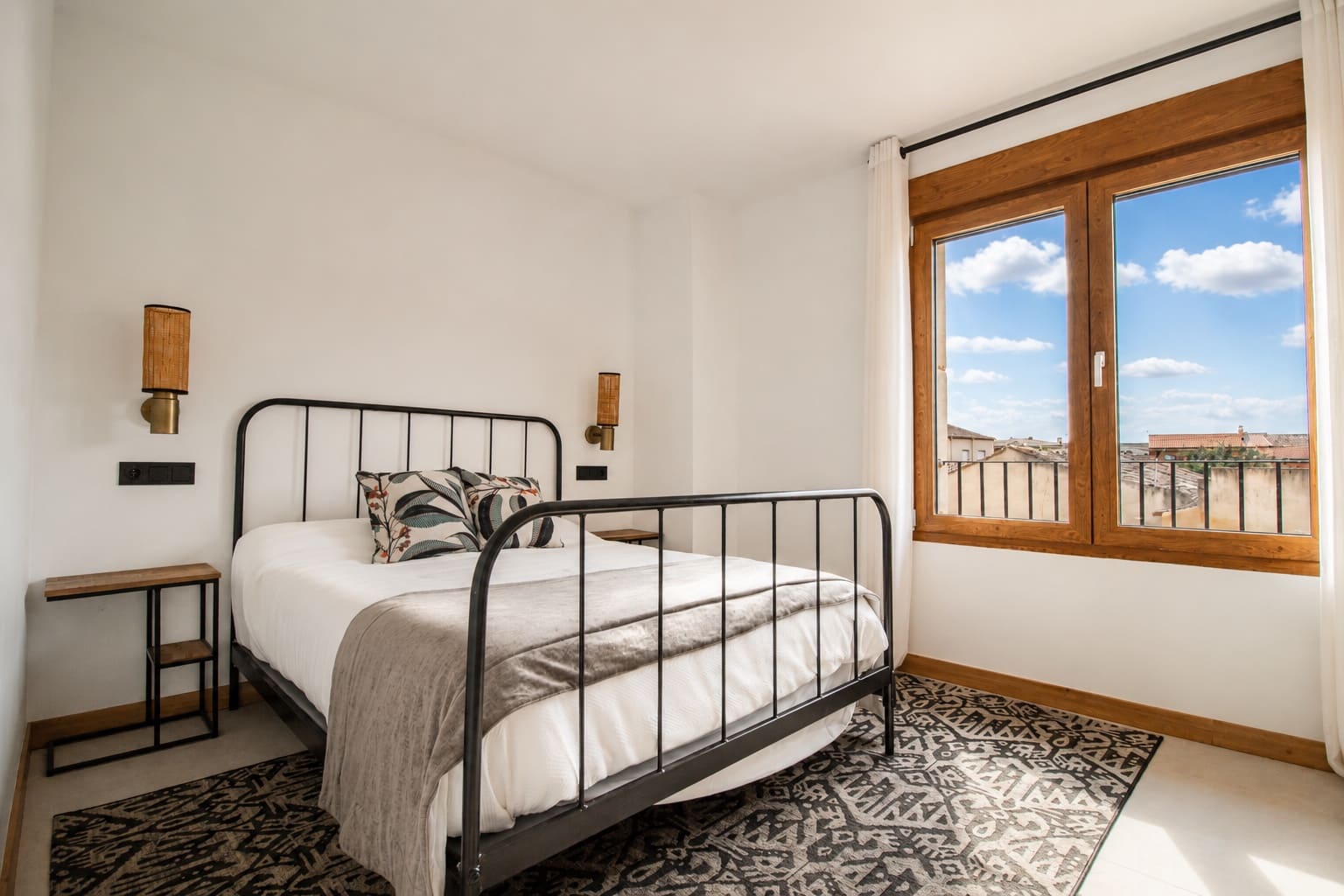 5 bedroom Townhouse for sale in Villalobos with garage - € 600,000 (Ref: 10112098)