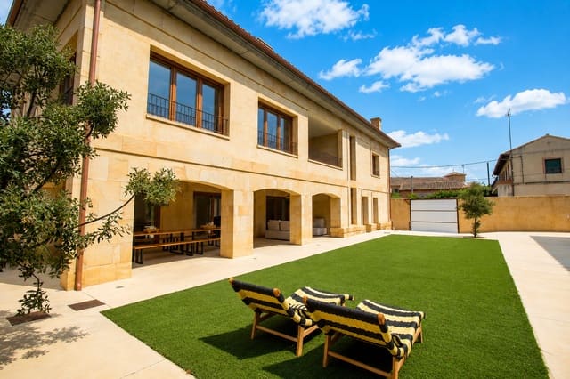 5 bedroom Townhouse for sale in Villalobos with garage - € 600,000 (Ref: 10112098)