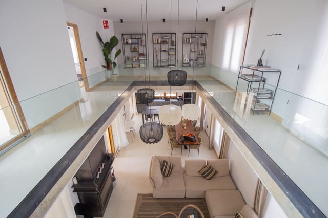 5 bedroom Townhouse for sale in Villalobos with garage - € 600,000 (Ref: 10112098)