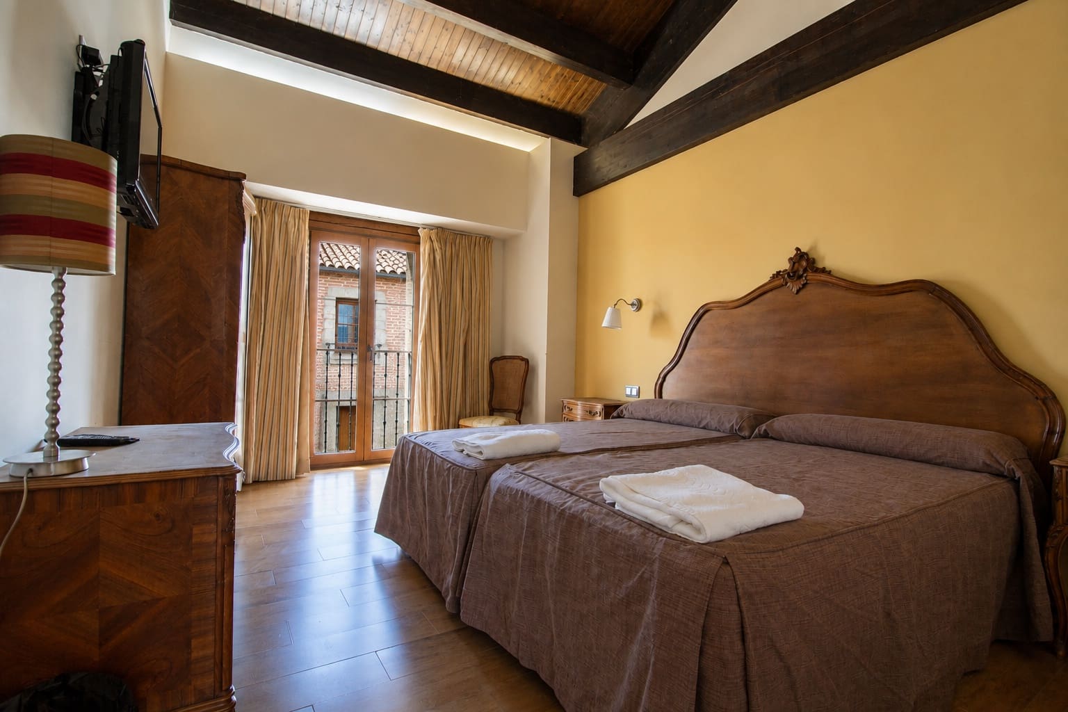 Villa/Maison à vendre à Velayos avec piscine garage - 900 000 € (Ref: 10112101)