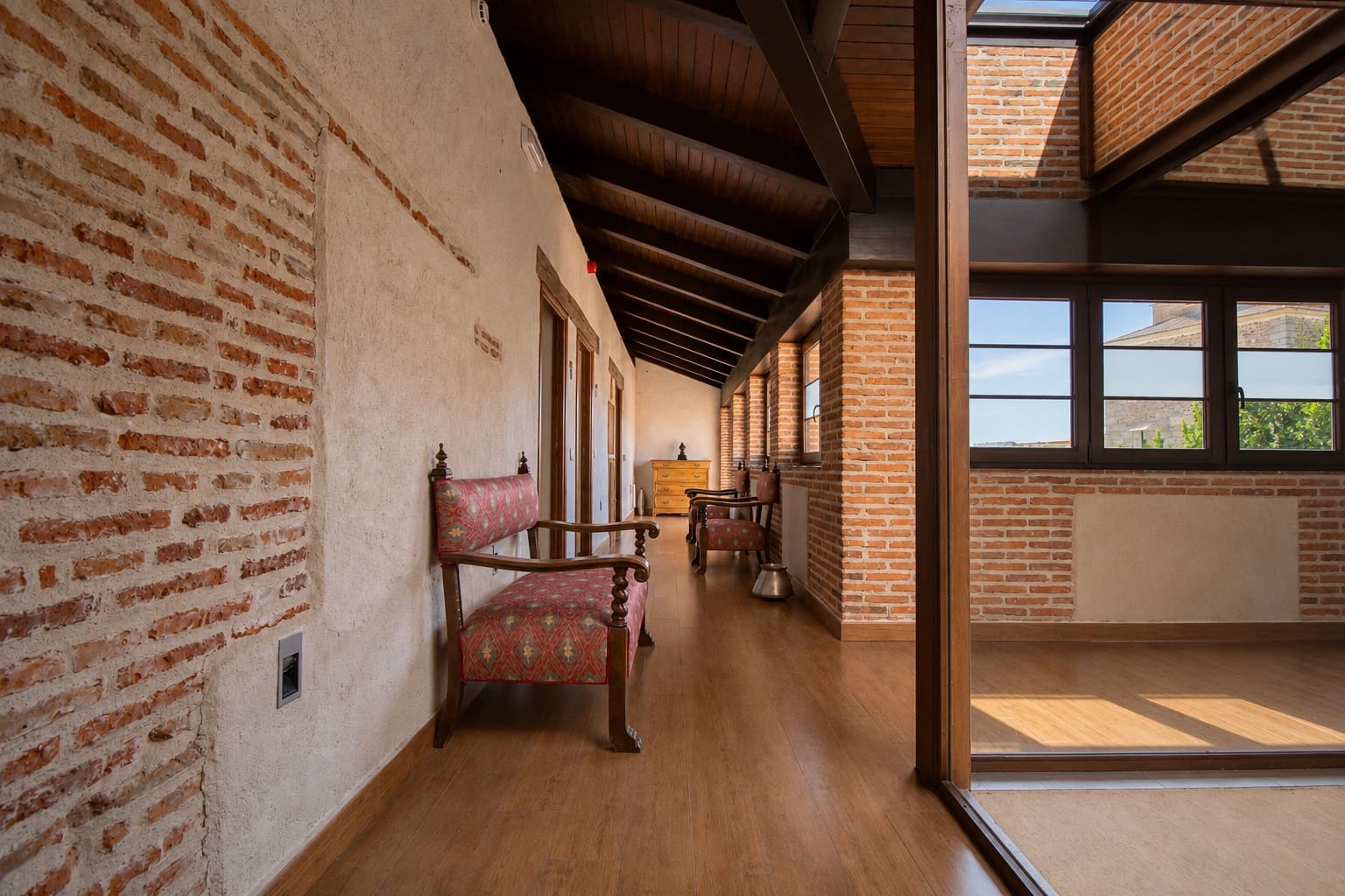 Villa/Maison à vendre à Velayos avec piscine garage - 900 000 € (Ref: 10112101)