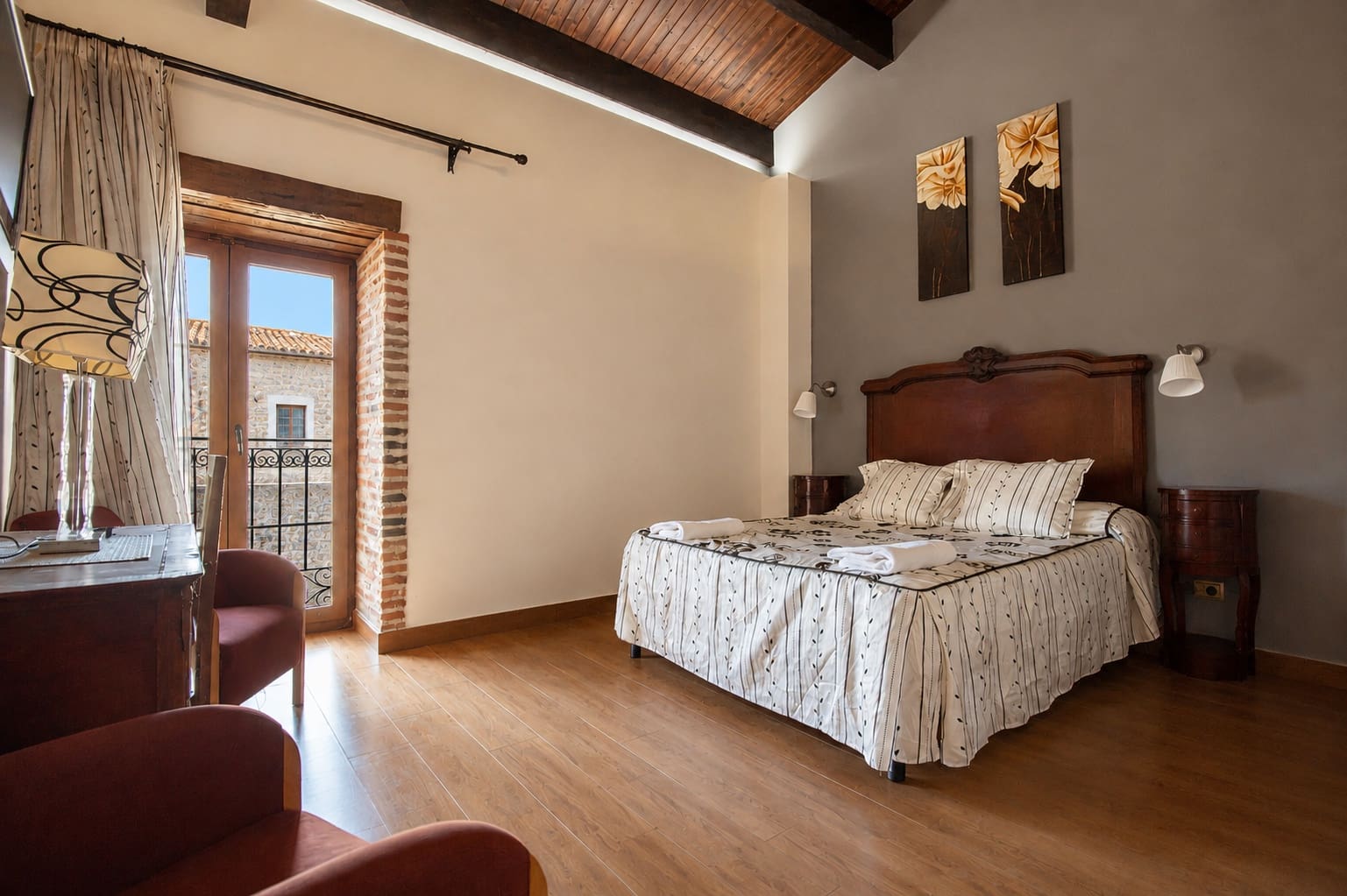 Villa/Maison à vendre à Velayos avec piscine garage - 900 000 € (Ref: 10112101)