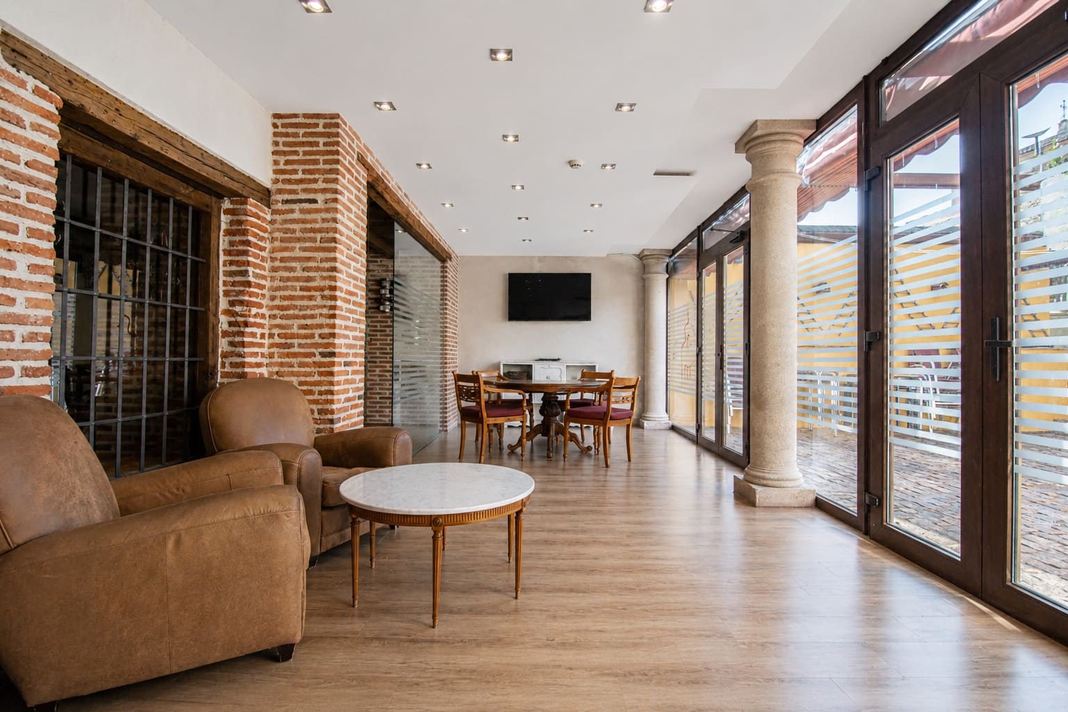 Villa/Maison à vendre à Velayos avec piscine garage - 900 000 € (Ref: 10112101)