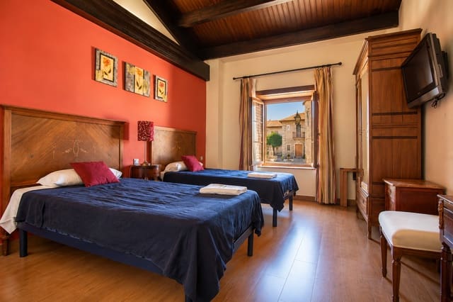 Villa/Maison à vendre à Velayos avec piscine garage - 900 000 € (Ref: 10112101)
