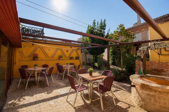 Villa/Maison à vendre à Velayos avec piscine garage - 900 000 € (Ref: 10112101)