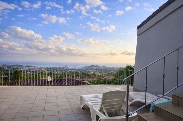 4 bedroom Villa for sale in El Montgó, Dénia - € 750,000 (Ref: 10048142)