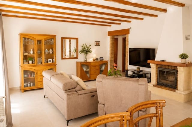 3 bedroom Villa for sale in El Montgó, Dénia - € 660,000 (Ref: 10048143)