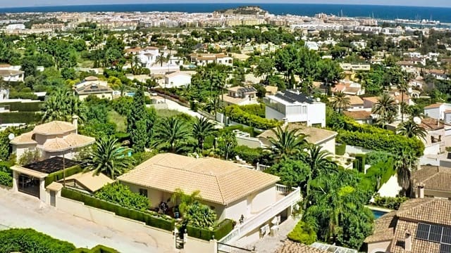 3 sypialnia Willa na sprzedaż w El Montgó, Dénia z basenem garażem - 790 000 € (Ref: 10048147)