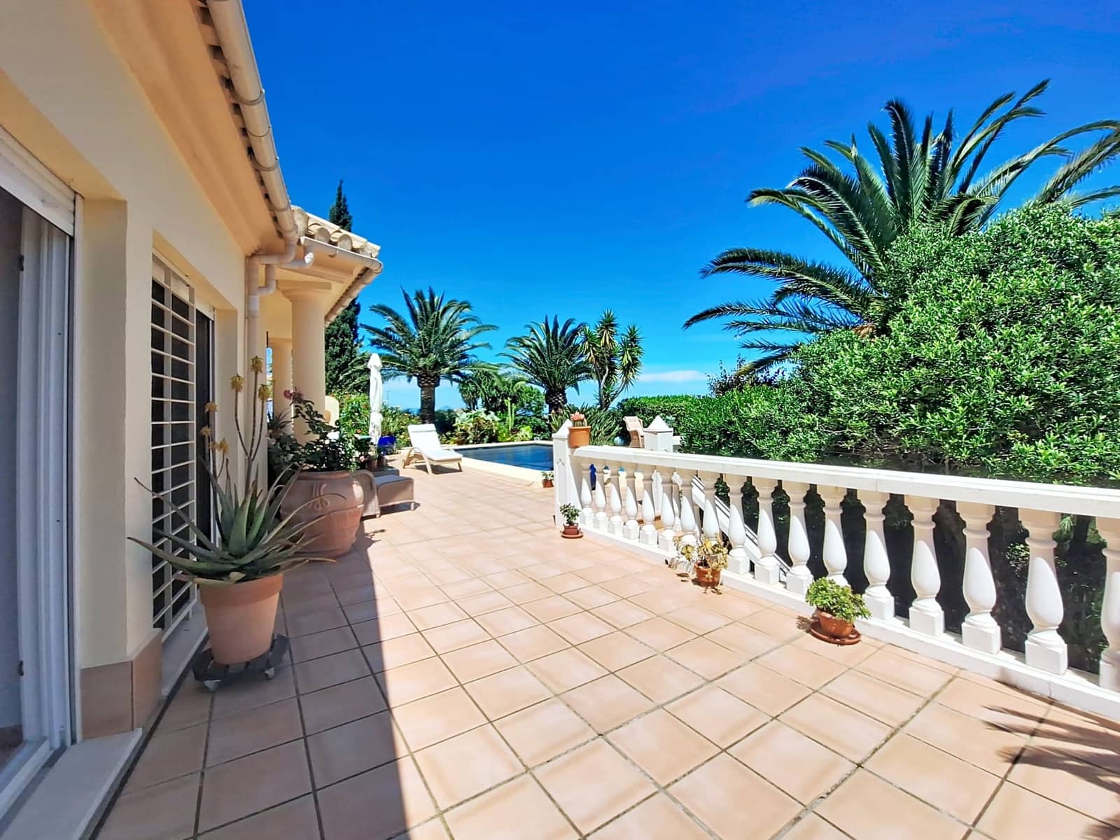 3 sypialnia Willa na sprzedaż w Denia z basenem garażem - 790 000 € (Ref: 10048147)