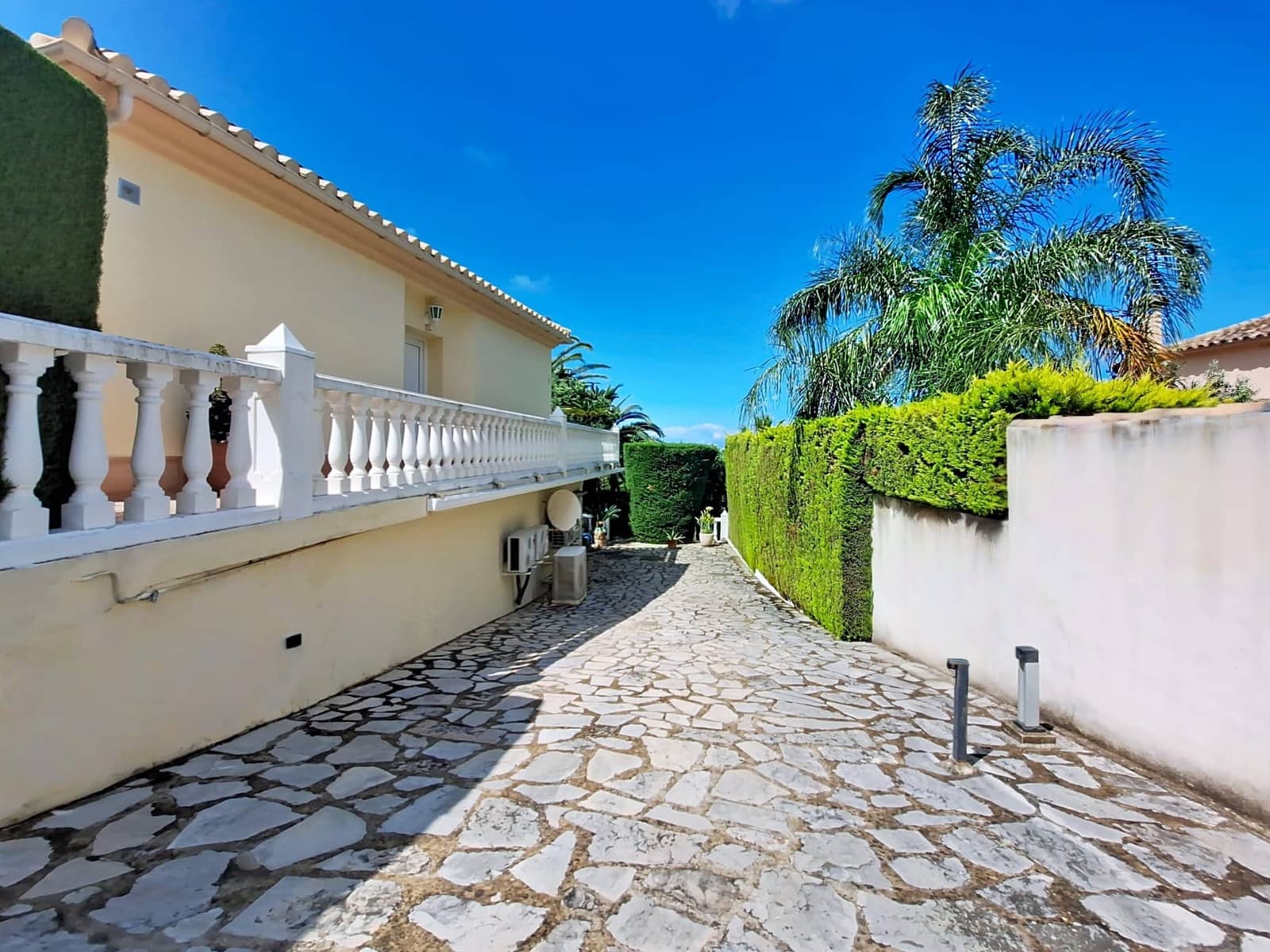 3 sypialnia Willa na sprzedaż w Denia z basenem garażem - 790 000 € (Ref: 10048147)