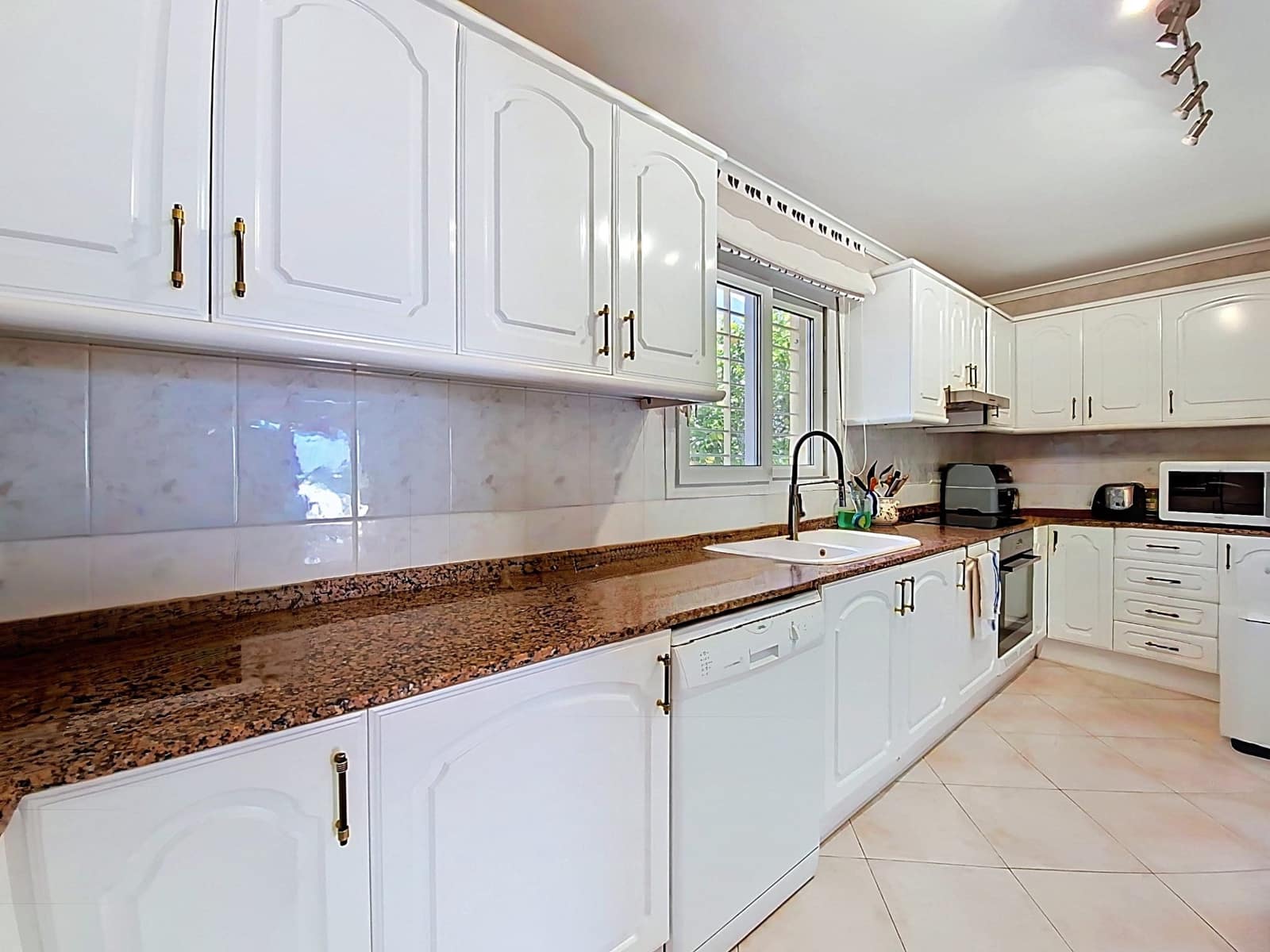 3 sypialnia Willa na sprzedaż w Denia z basenem garażem - 790 000 € (Ref: 10048147)