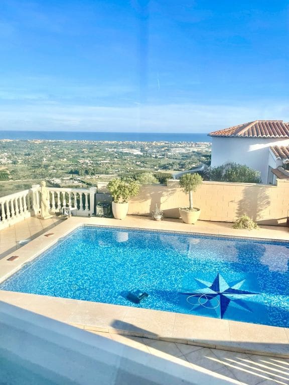 5 bedroom Villa for sale in Denia with pool garage - € 1,175,000 (Ref: 10048148)